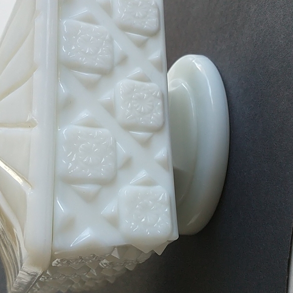 VTG Square Milk Glass Quilt Pattern Footed Trinket Box - Picture 5 of 11